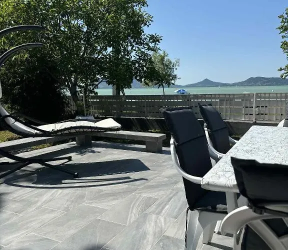 Arpad House 아파트