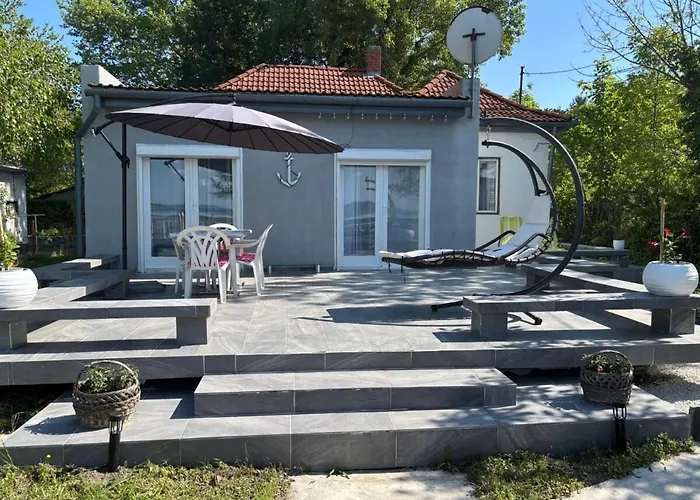 Arpad House 아파트